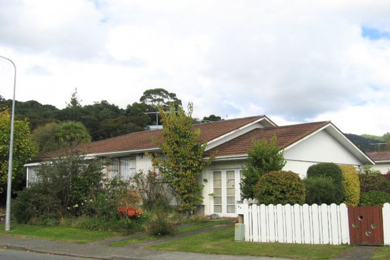 Photo of property in 1a Sunbrae Drive, Silverstream, Upper Hutt, 5019
