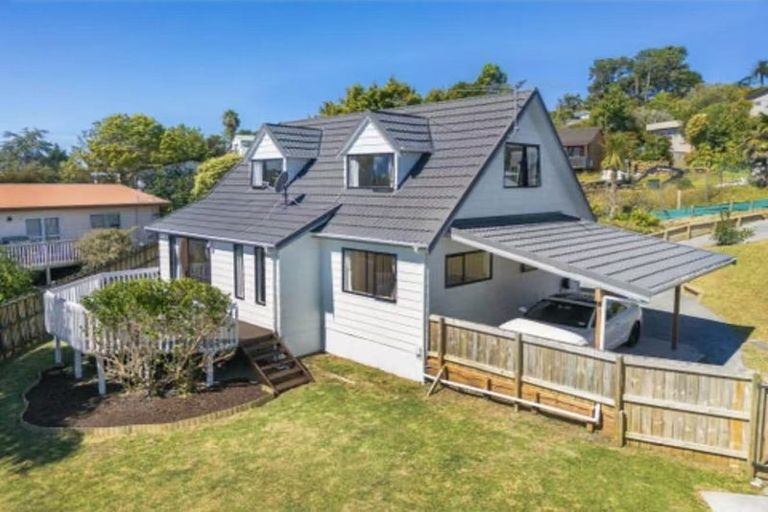 Photo of property in 14 Mallard Place, Unsworth Heights, Auckland, 0632