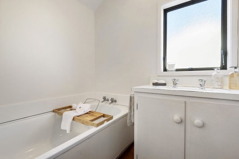 Photo of property in 2/87 Manuka Road, Bayview, Auckland, 0629