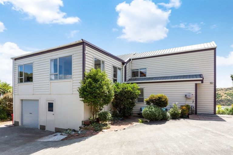 Photo of property in 33 Forth Place, Papakowhai, Porirua, 5024