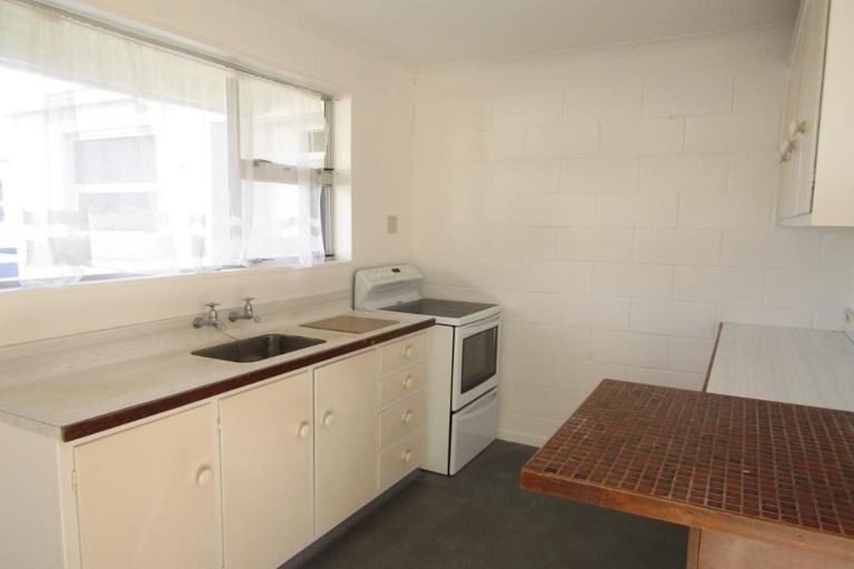 Photo of property in 6/154 Whites Line East, Waiwhetu, Lower Hutt, 5010