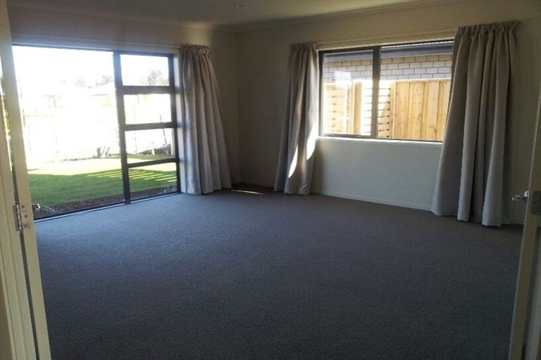 Photo of property in 37 Faringdon Boulevard, Rolleston, 7615