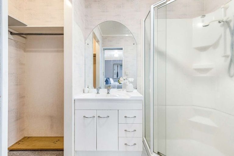 Photo of property in 10 Gemini Place, Kawaha Point, Rotorua, 3010