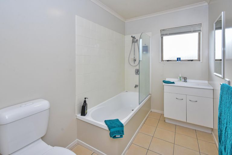 Photo of property in 6 Grangewood Close, Favona, Auckland, 2024