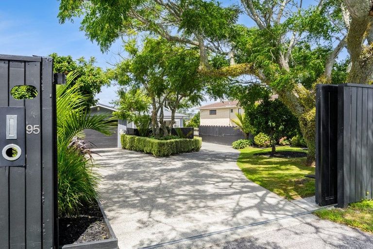 Photo of property in 95 Royal Road, Massey, Auckland, 0614