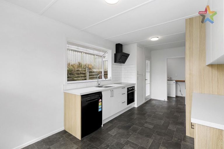 Photo of property in 5 Balmain Street, Newlands, Wellington, 6037