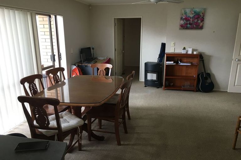 Photo of property in 10 Craigavon Drive, East Tamaki, Auckland, 2013