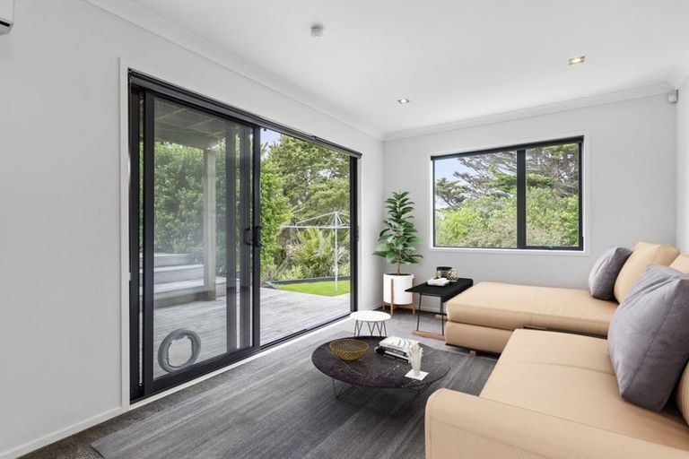 Photo of property in 19 Reydon Place, Cockle Bay, Auckland, 2014