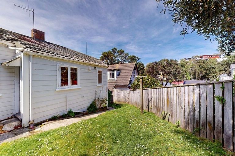 Photo of property in 3-5 Knoll Street, Island Bay, Wellington, 6023