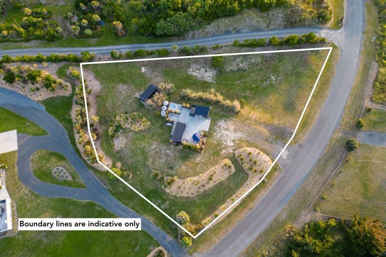 Photo of property in 47 Reay Mackay Grove, Waikawa Beach, Levin, 5573