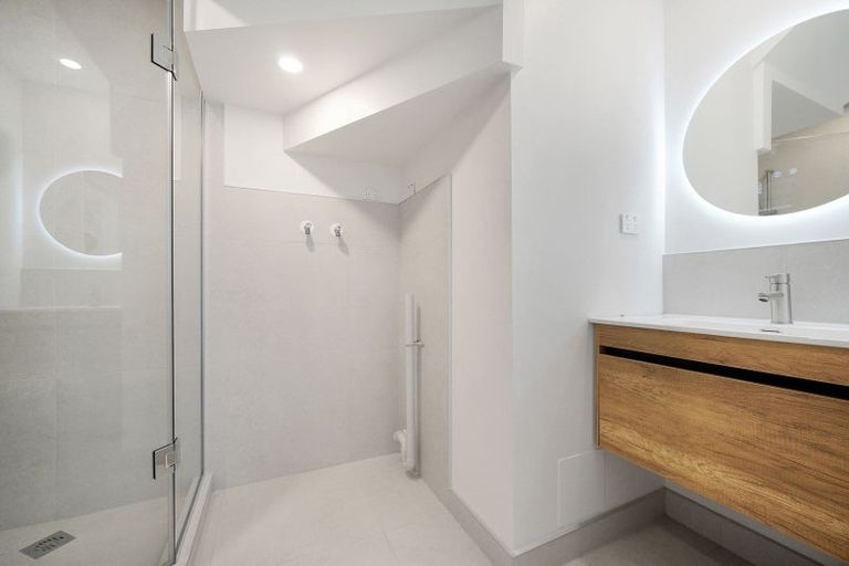 Photo of property in 1/9 Aeroview Drive, Beach Haven, Auckland, 0626