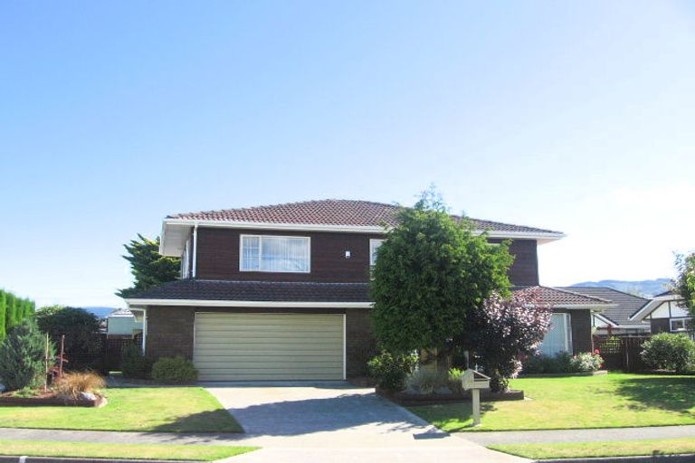Photo of property in 12 Comeskey Grove, Elderslea, Upper Hutt, 5018