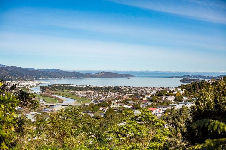Photo of property in 73 Viewmont Drive, Harbour View, Lower Hutt, 5010
