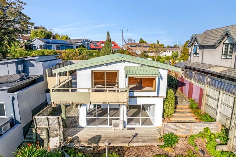 Photo of property in 6 Aries Place, Kawaha Point, Rotorua, 3010