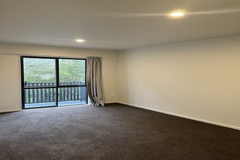 Photo of property in 17 Sun Place, Henderson, Auckland, 0612