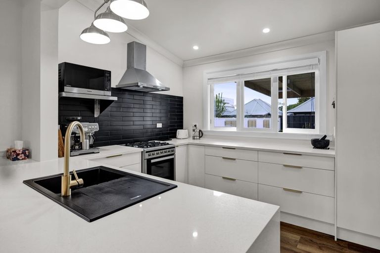 Photo of property in 56 Vogel Street, Hawera, 4610