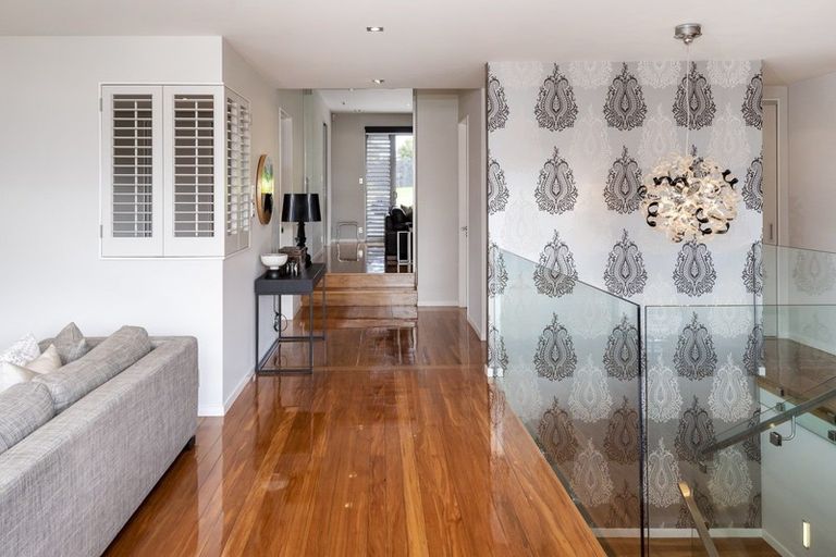 Photo of property in 21 Montgomery Crescent, Cockle Bay, Auckland, 2014