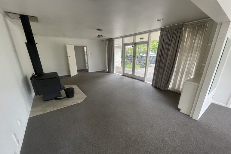 Photo of property in 2 Ilfracombe Place, Burnside, Christchurch, 8053