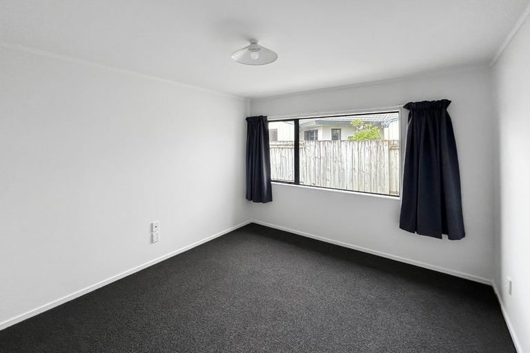 Photo of property in 37 Logan Way, Kelvin Grove, Palmerston North, 4414