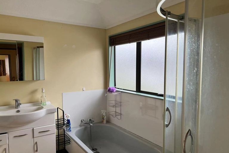 Photo of property in 2/491 Glenfield Road, Glenfield, Auckland, 0629