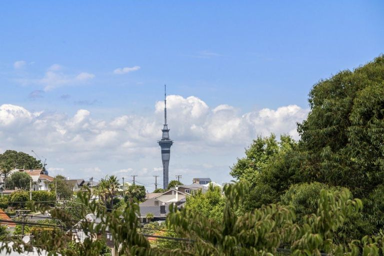 Photo of property in 68 Palmerston Road, Birkenhead, Auckland, 0626