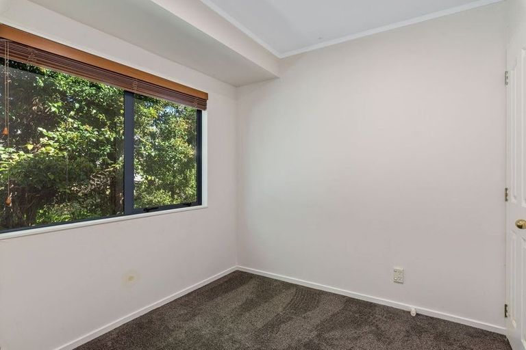 Photo of property in 1/1018 East Coast Road, Fairview Heights, Auckland, 0630