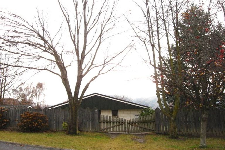 Photo of property in 15 Reid Crescent, Arrowtown, 9302