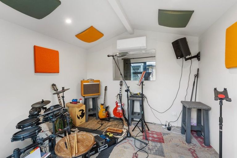 Photo of property in 196 Tutere Street, Waikanae Beach, Waikanae, 5036