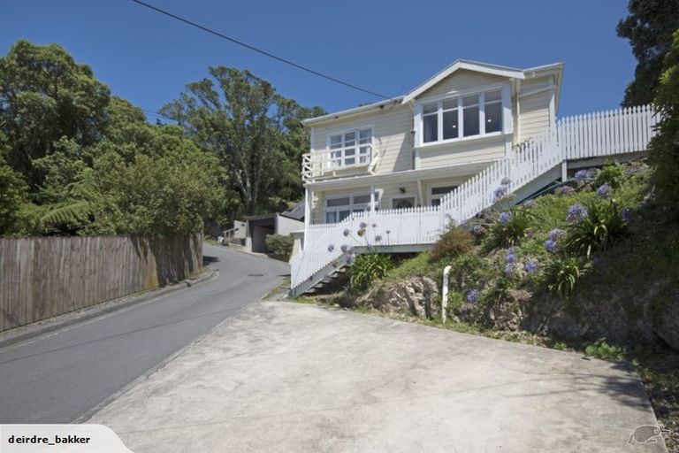 Photo of property in 2 Kopiko Way, Brooklyn, Wellington, 6021