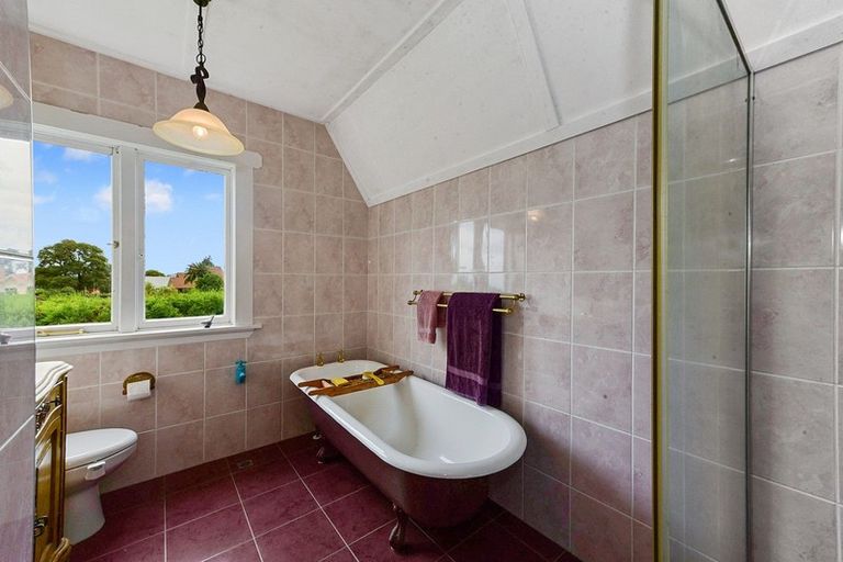 Photo of property in 69 Forest Lake Road, Forest Lake, Hamilton, 3200