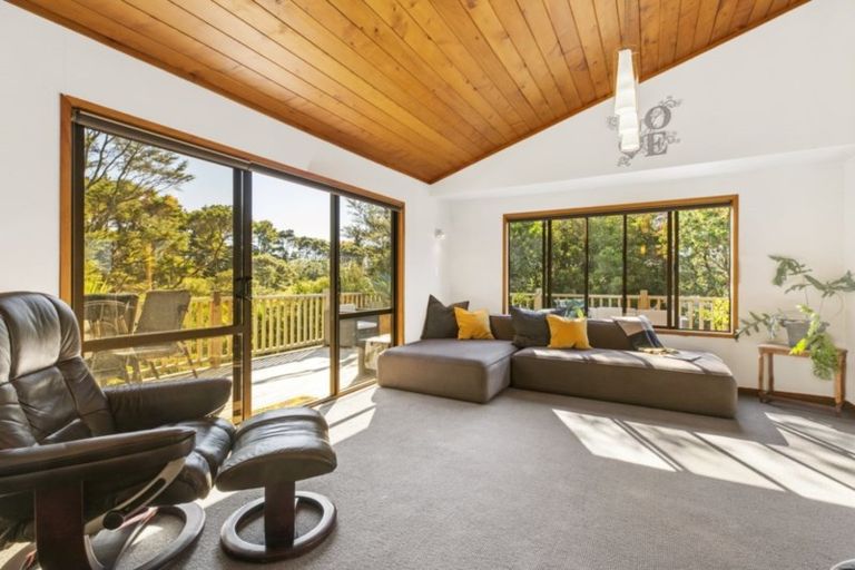 Photo of property in 232b Old Titirangi Road, Titirangi, Auckland, 0604