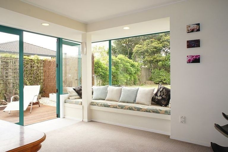 Photo of property in 5 Jan Higgins Place, Golflands, Auckland, 2013