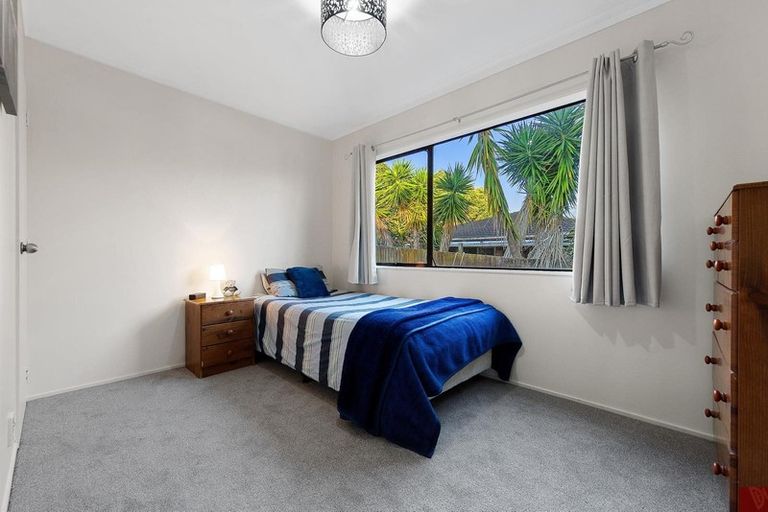 Photo of property in 5 Birman Close, Half Moon Bay, Auckland, 2012