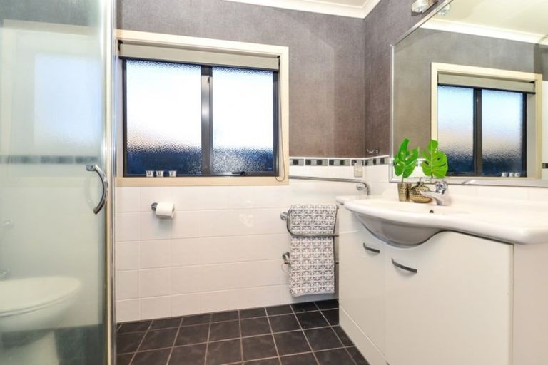 Photo of property in 52 Cate Road, Rototuna North, Hamilton, 3210