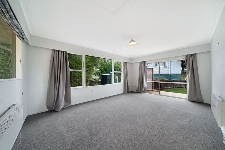 Photo of property in 22 Karaka Street, Helensville, 0800