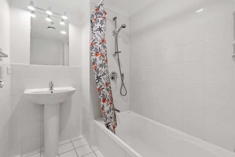 Photo of property in The Rennaissance, 5j/18 Ronwood Avenue, Manukau, Auckland, 2104