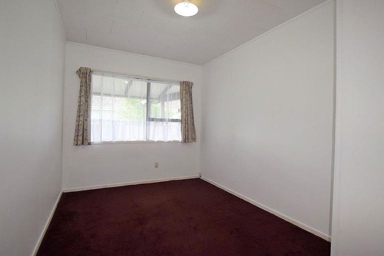 Photo of property in 14 Mile Place, Henderson, Auckland, 0612