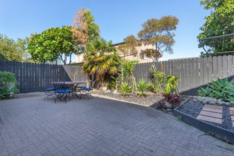 Photo of property in 9 Spalding Rise, Golflands, Auckland, 2013