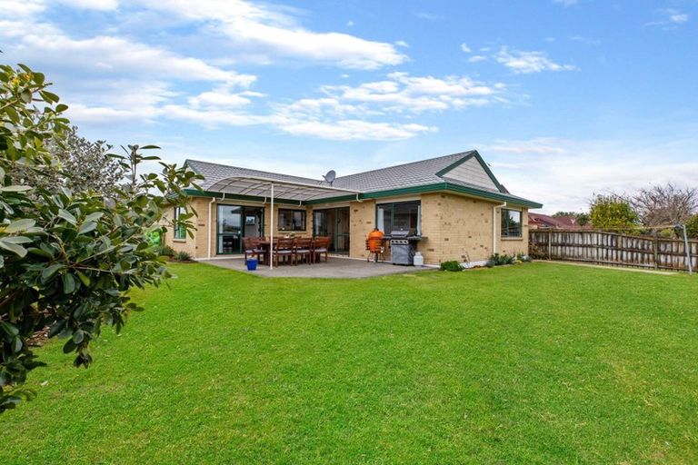 Photo of property in 9 Brookesmith Drive, Waiuku, 2123
