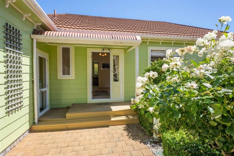 Photo of property in 121 Belvedere Avenue, Waikanae, 5036