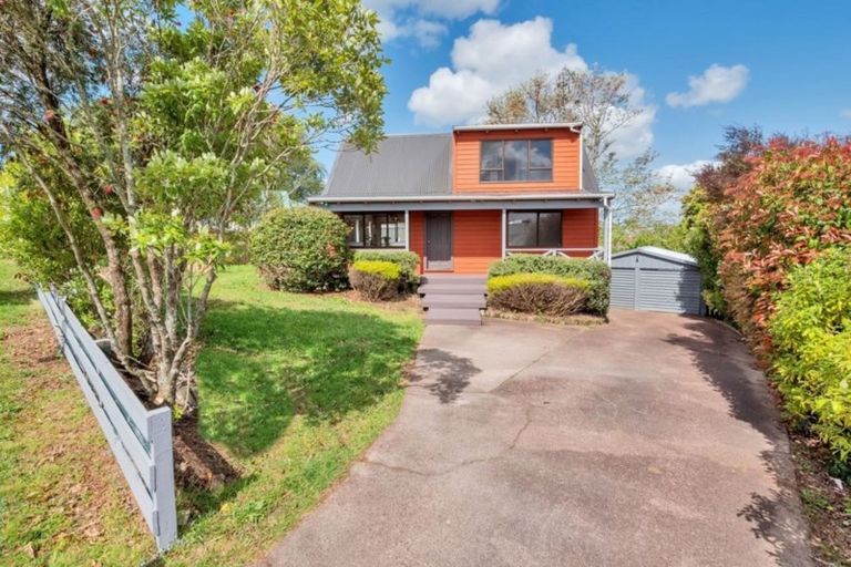 Photo of property in 5 Kayle Glen, West Harbour, Auckland, 0618