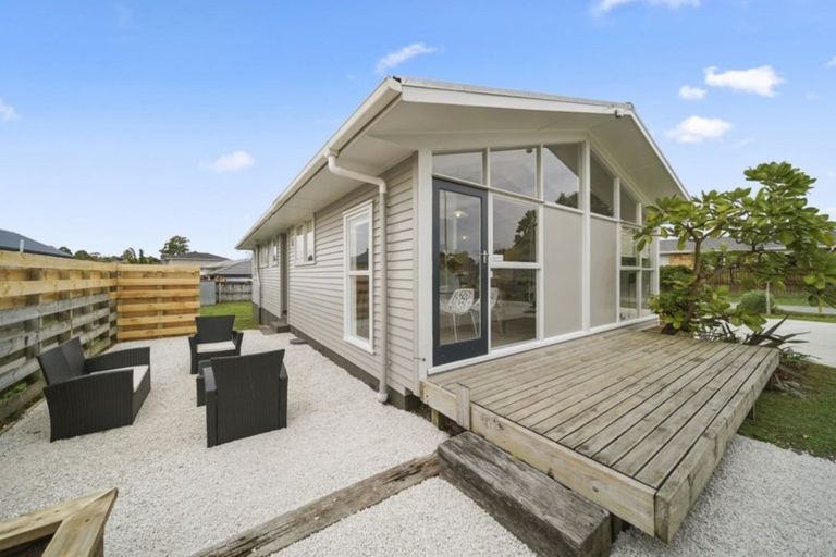 Photo of property in 8 Gossamer Drive, Pakuranga Heights, Auckland, 2010