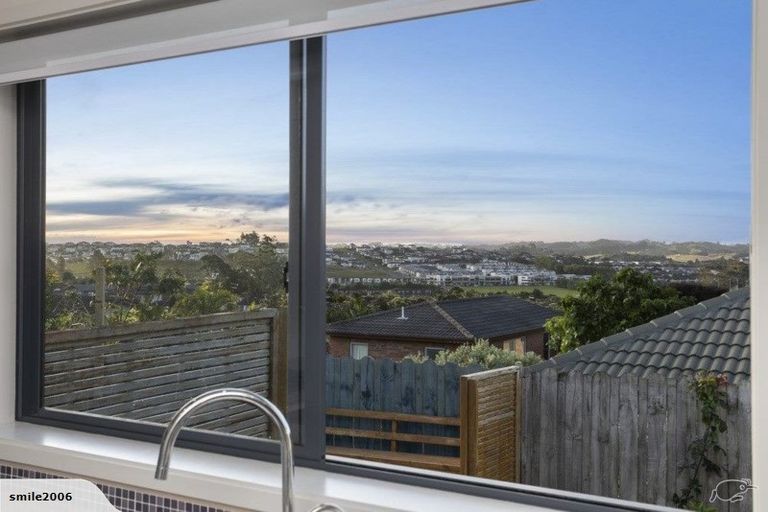 Photo of property in 6 Jelas Road, Red Beach, 0932