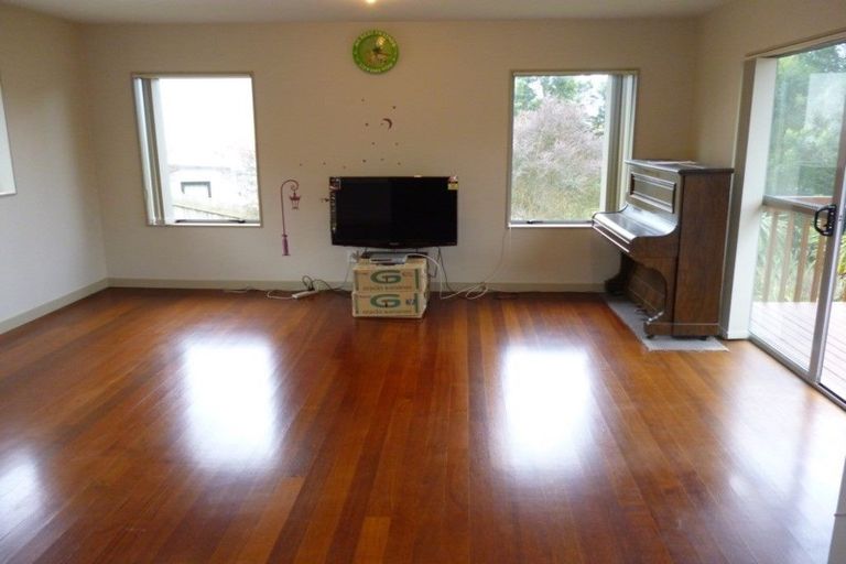 Photo of property in 18 Spoonbill Place, Unsworth Heights, Auckland, 0632