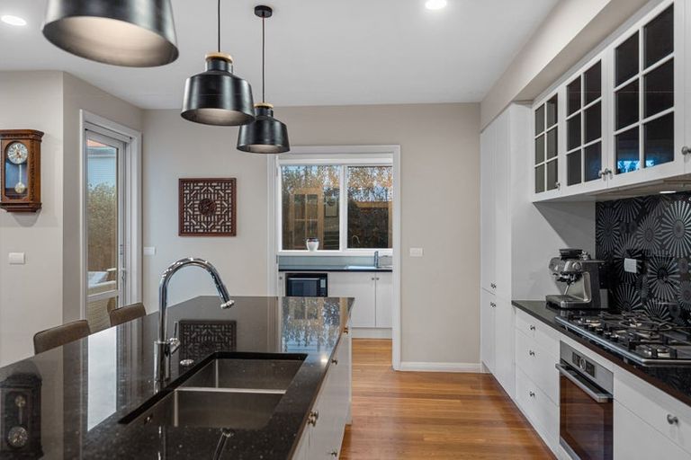 Photo of property in 6 Taraire Place, Orewa, 0931