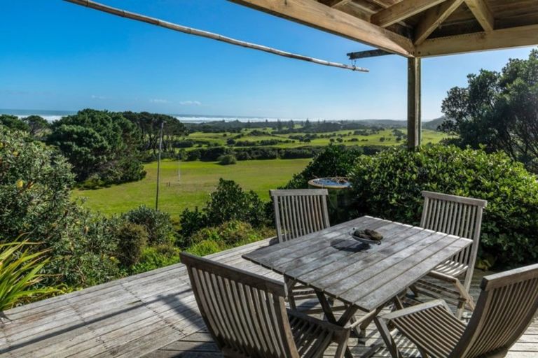 Photo of property in 393 Motutara Road, Muriwai, Waimauku, 0881