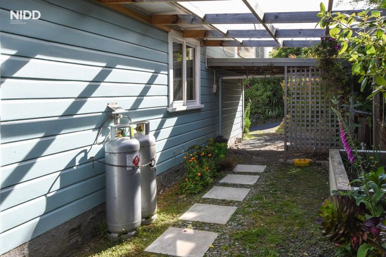 Photo of property in 28 Athol Place, Ravensbourne, Dunedin, 9022