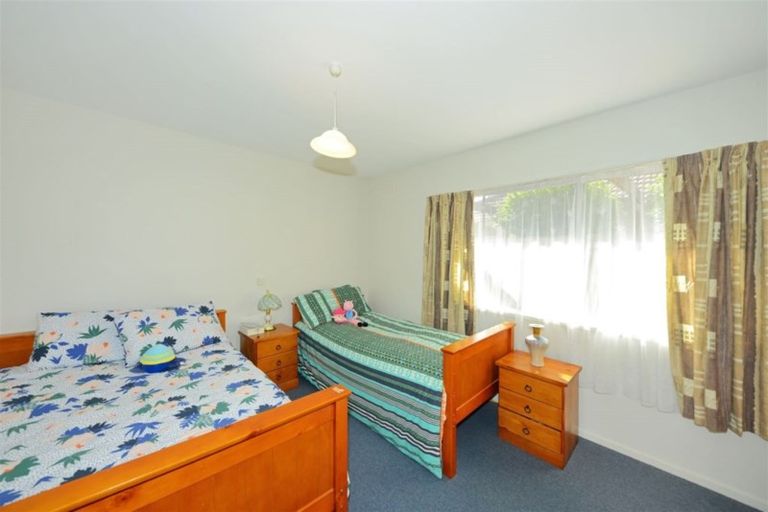 Photo of property in 70 Cutts Road, Russley, Christchurch, 8042