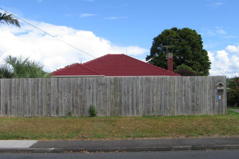 Photo of property in 3 Taupo Street, Green Bay, Auckland, 0604