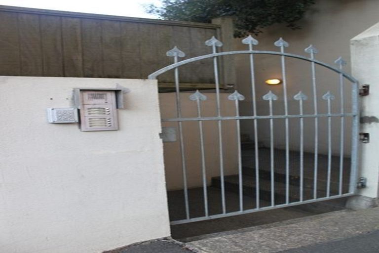 Photo of property in 11 Douglas Street, Mount Cook, Wellington, 6021